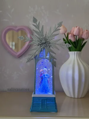 چراغ خواب فروزن در تاریکی