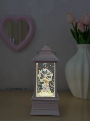 چراغ خواب لاو در تاریکی