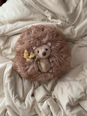 عروسک خار پشت قهوه ای