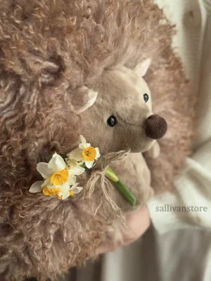 عروسک خار پشت قهوه ای