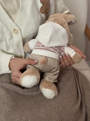 عروسک خرگوش از نمای پشت