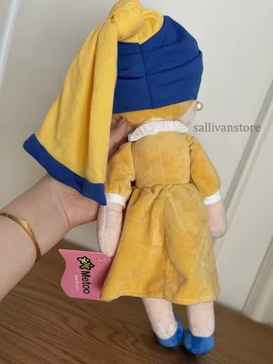 عروسک دختر از نمای پشت