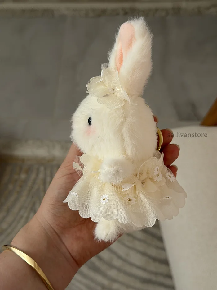 آویز عروسکی خرگوش سفید آویز عروسکی خرگوش از نمای بغل